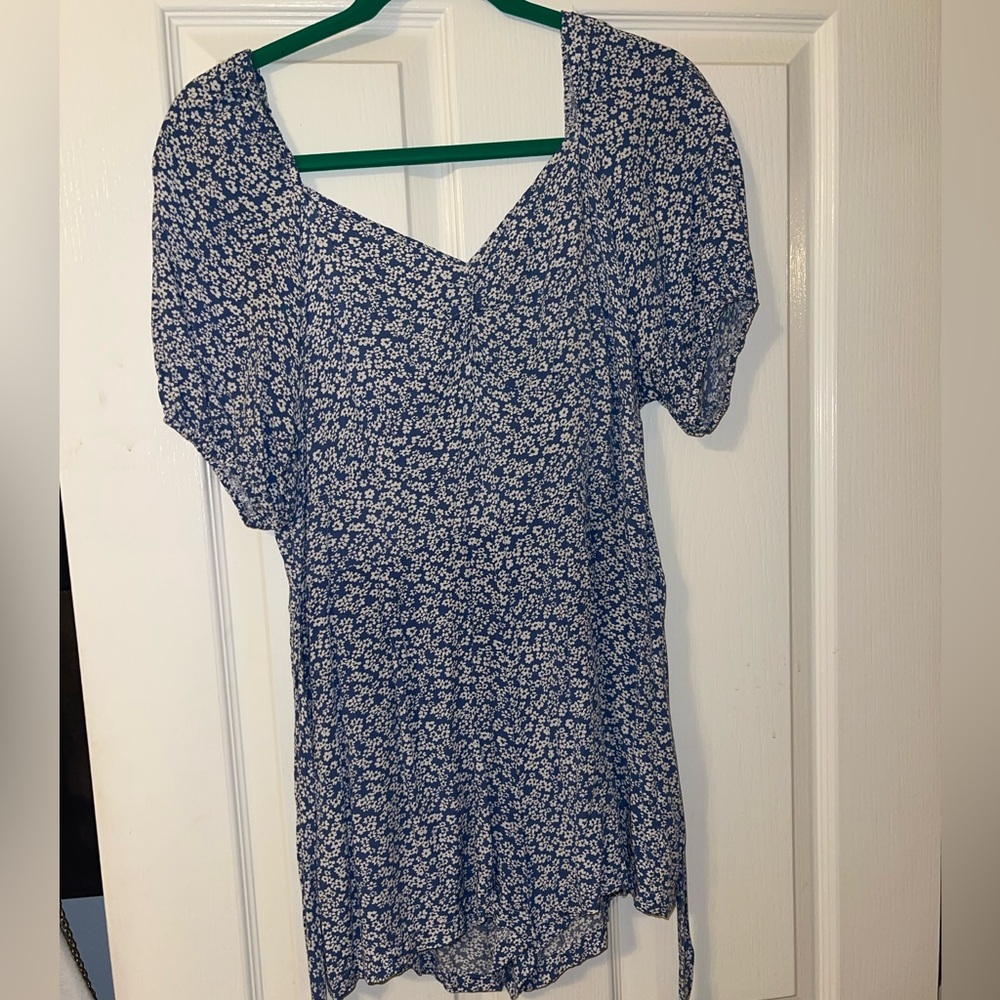 Women’s blue floral romper from Shein! Size large! Great condition!